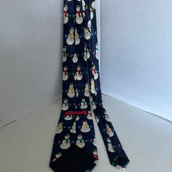 Snowman Xmas theme necktie. - Picture 2 of 3